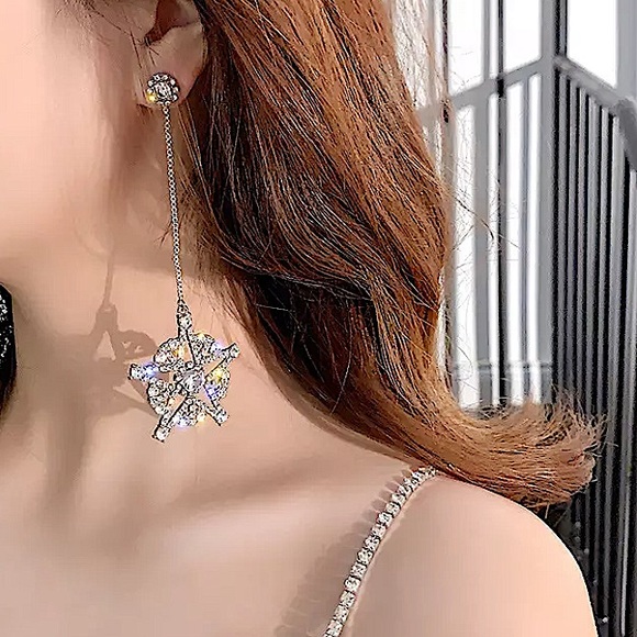 Rhinestone Drop Star Earrings - Picture 4 of 9